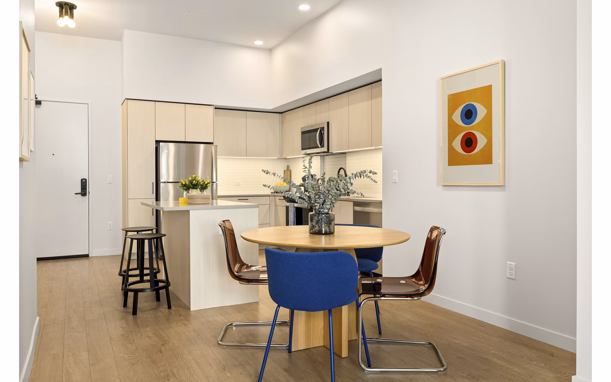 dining room at Avenue 34 Apartments
