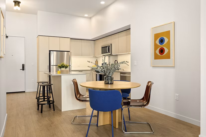 dining room at Avenue 34 Apartments