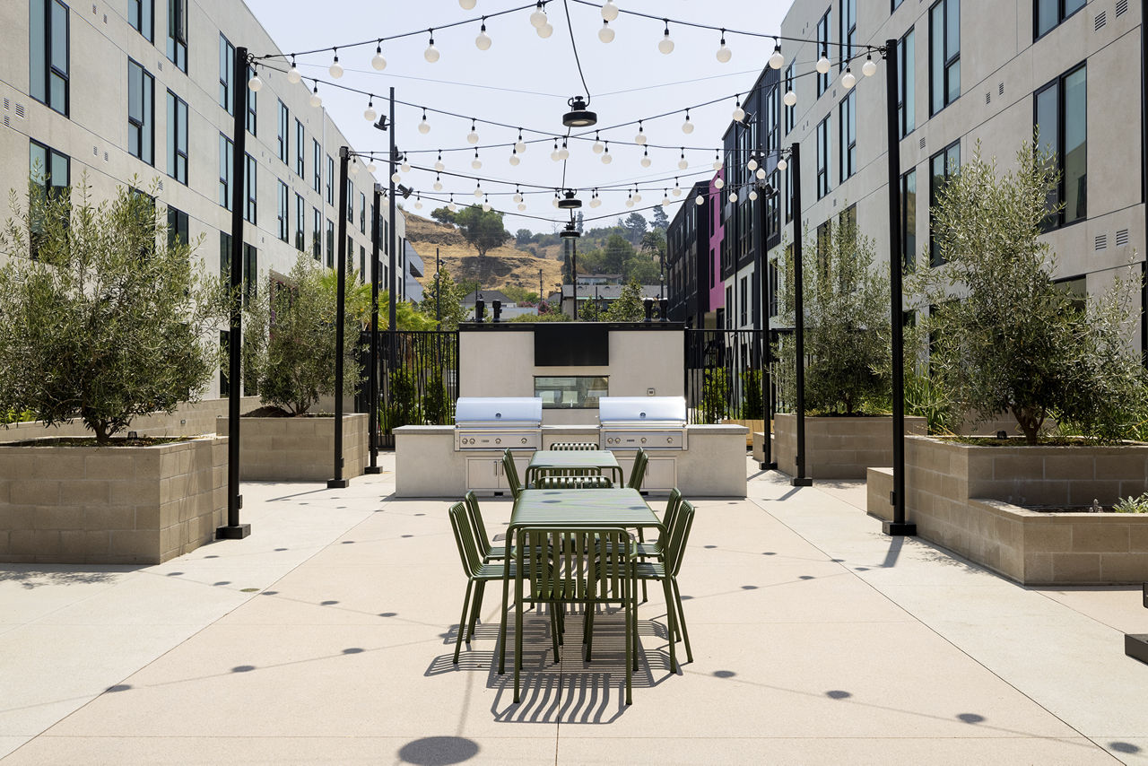 Grill area at Avenue 34 (1 of 2)