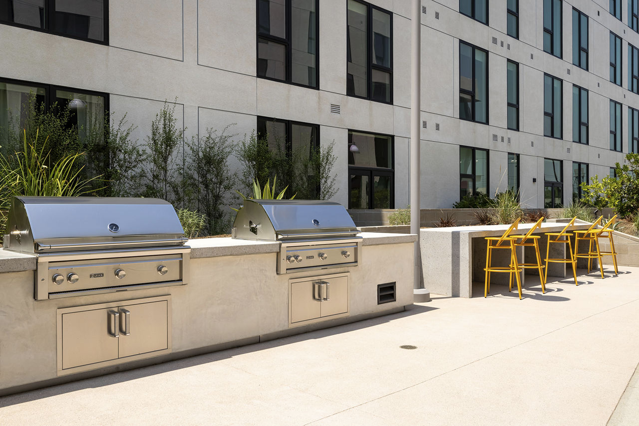 Grill area at Avenue 34 (2 of 2)