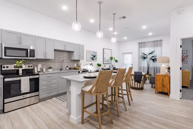 dining room at Parasol Melbourne Apartments