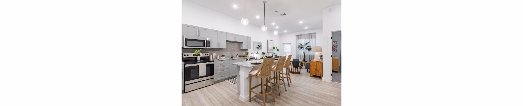 dining room at Parasol Melbourne Apartments