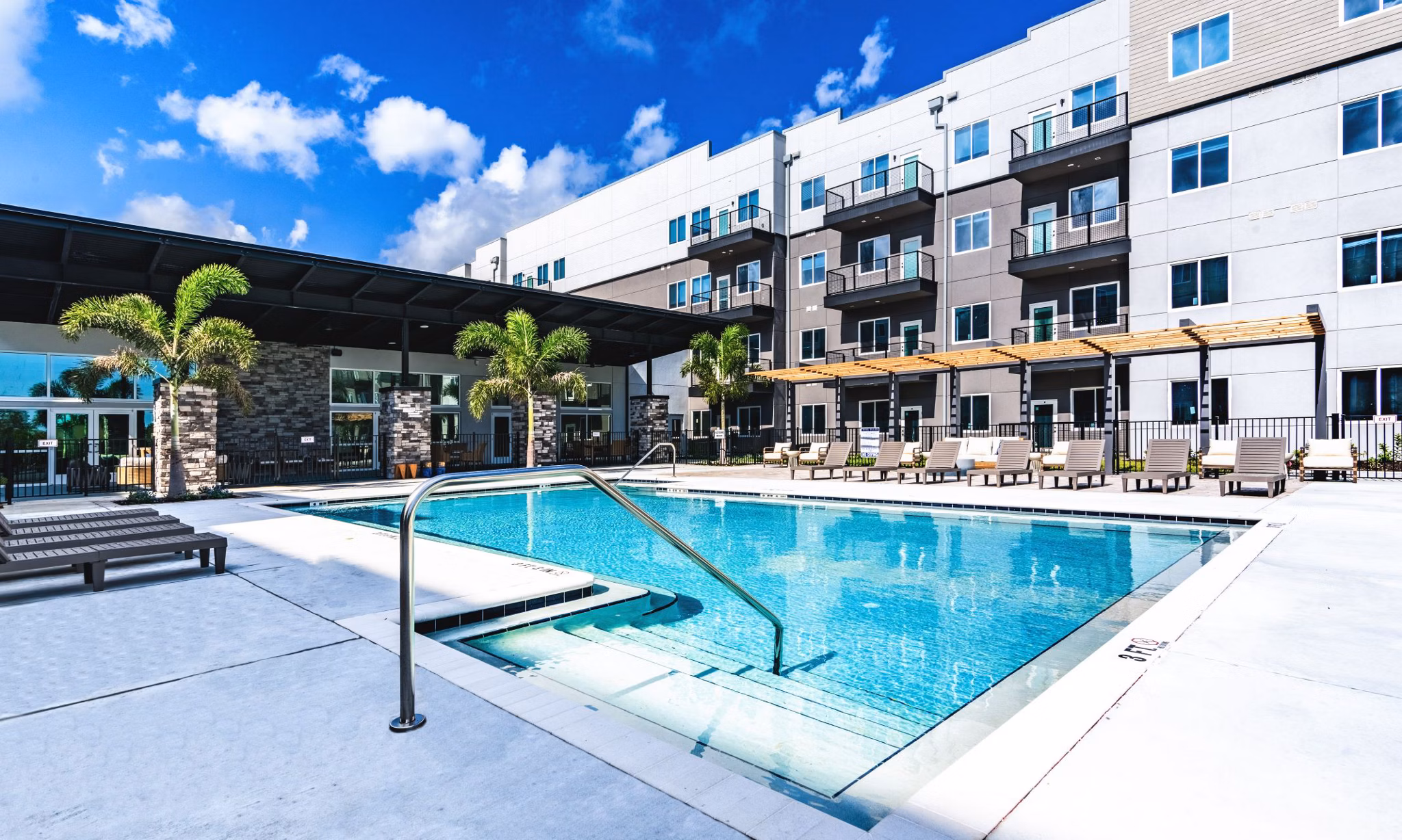 pool at Parasol Melbourne Apartments