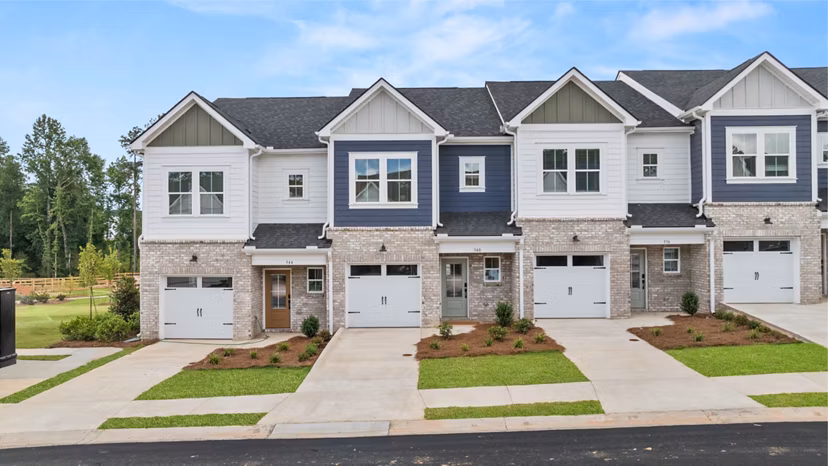 building/exterior at The Rosemoor Apartments