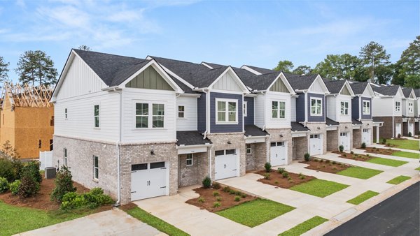 building/exterior at The Rosemoor Apartments
