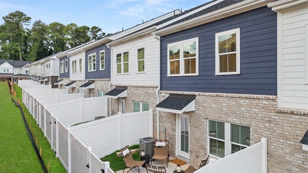 building/exterior at The Rosemoor Apartments
