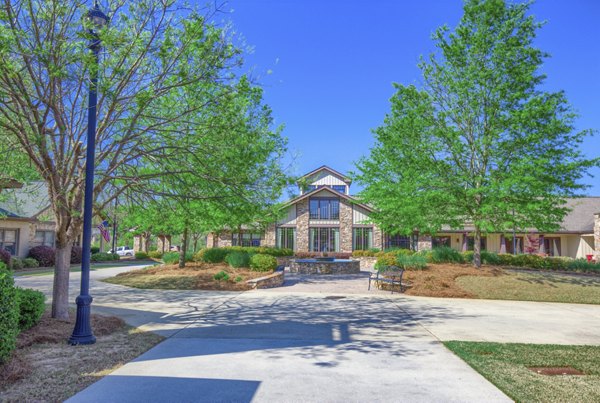 exterior at King's Reserve Suwanee Apartments 