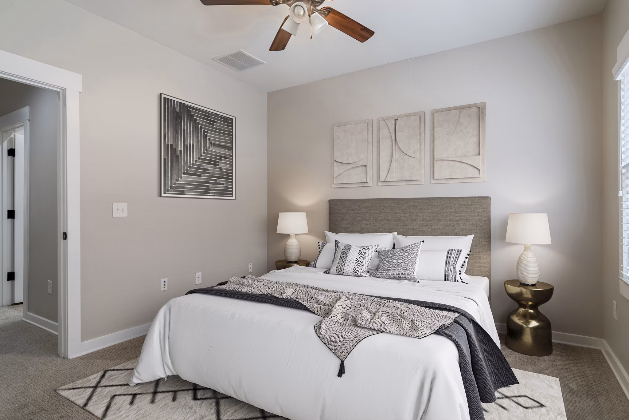 bedroom at King's Reserve Suwanee Apartments