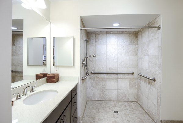 bathroom at King's Reserve Suwanee Apartments 