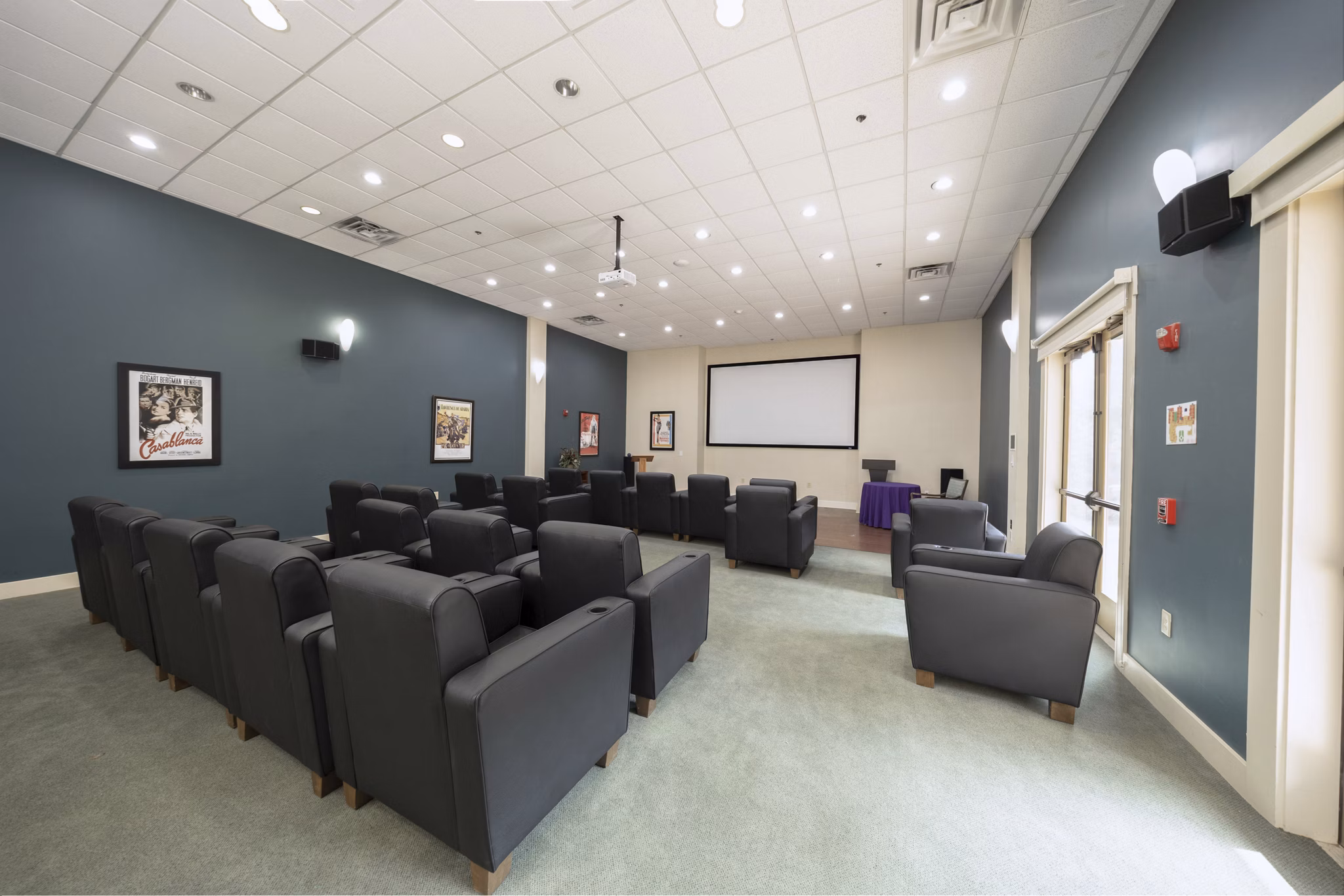 clubhouse at King's Reserve Suwanee Apartments 