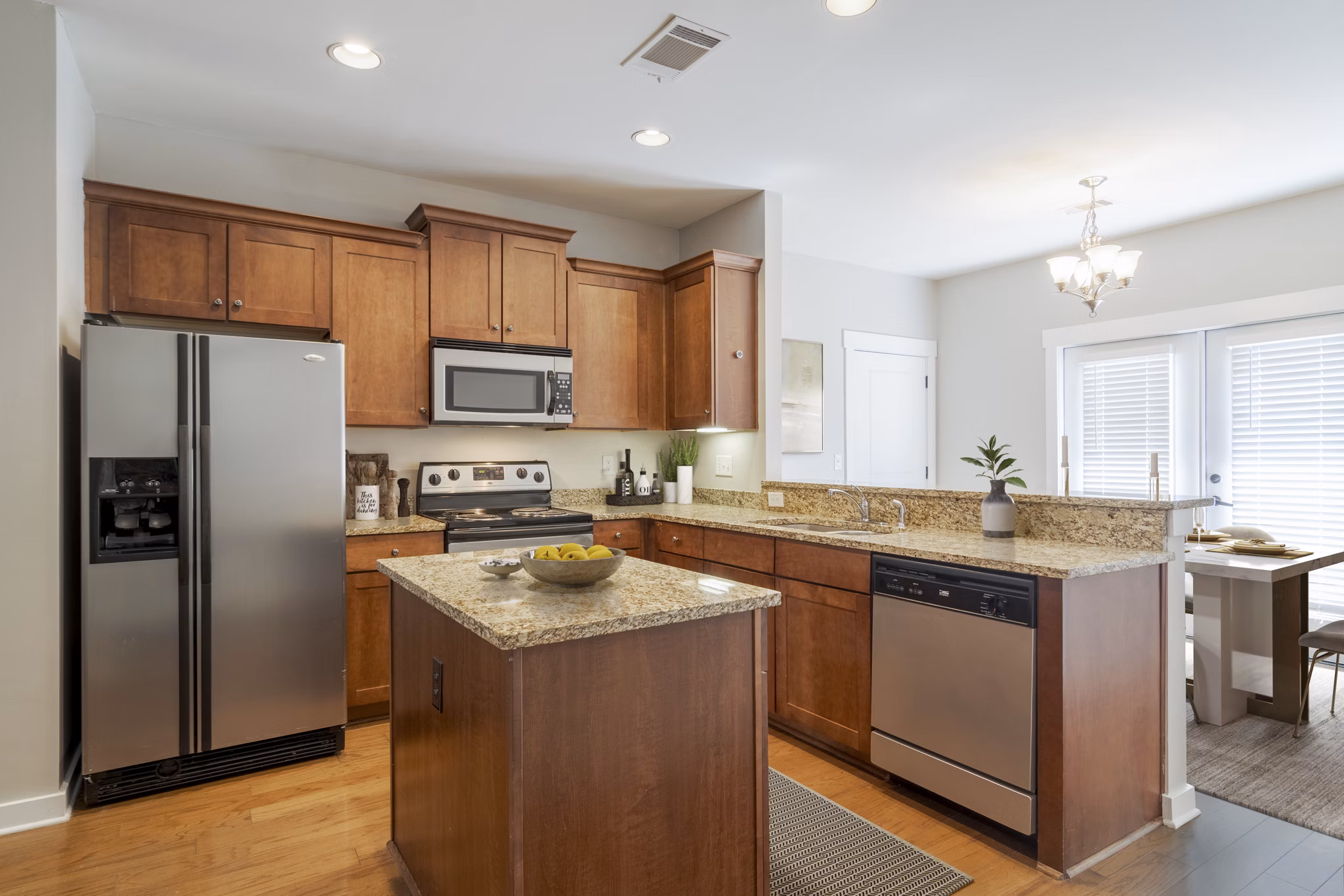 kitchen at King's Reserve Suwanee Apartments
