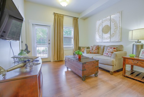 living room at King's Reserve Suwanee Apartments 