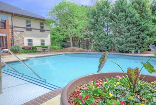 pool at King's Reserve Suwanee Apartments 