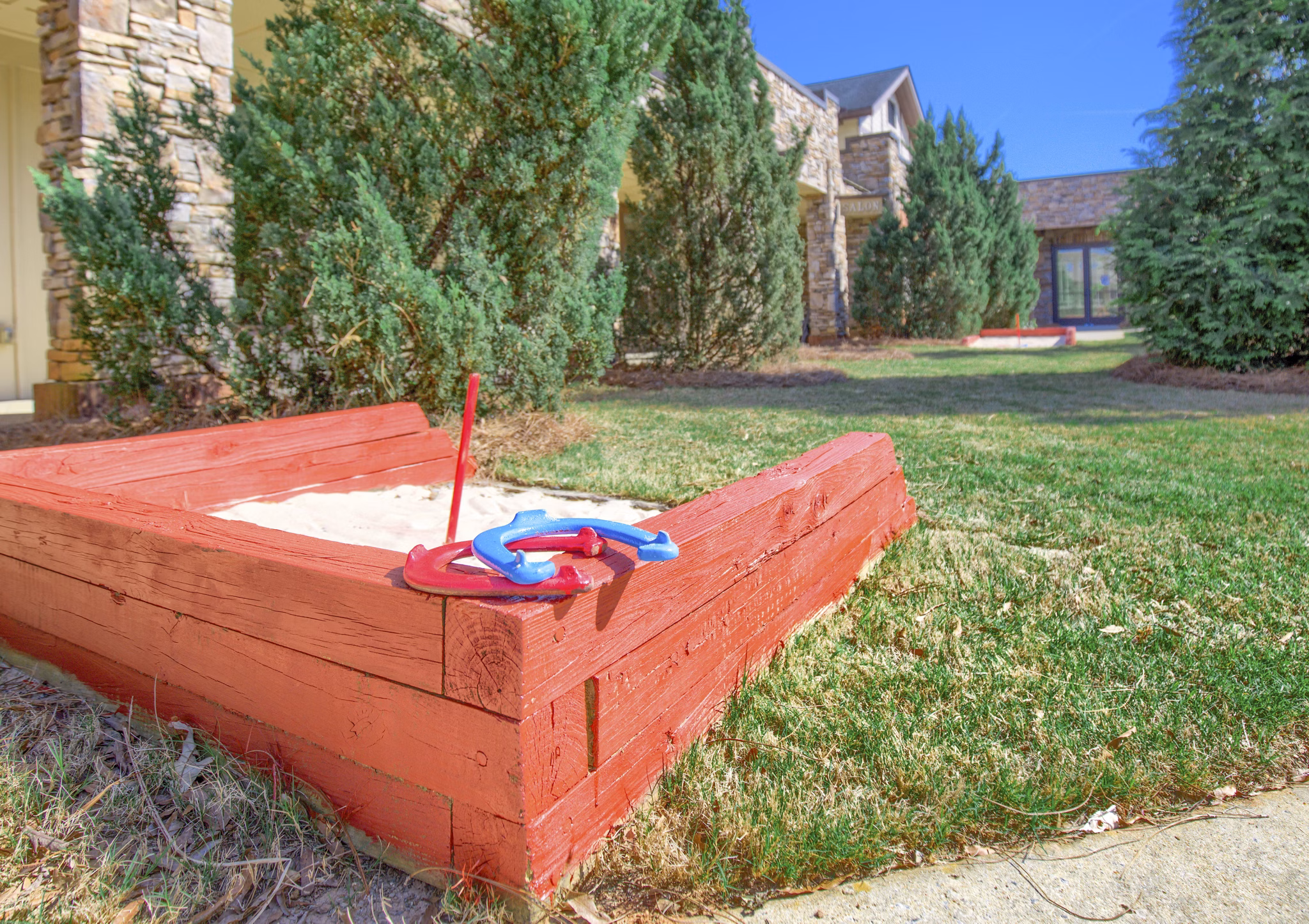 recreational area at King's Reserve Suwanee Apartments 