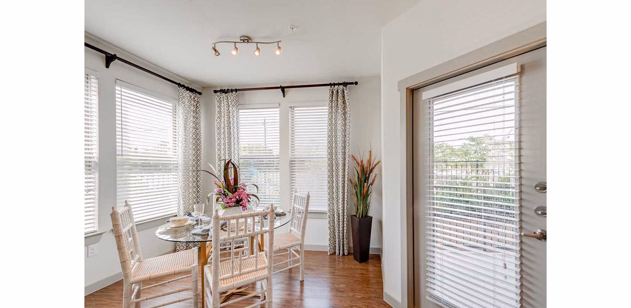 dining area at 91Fifty Apartments