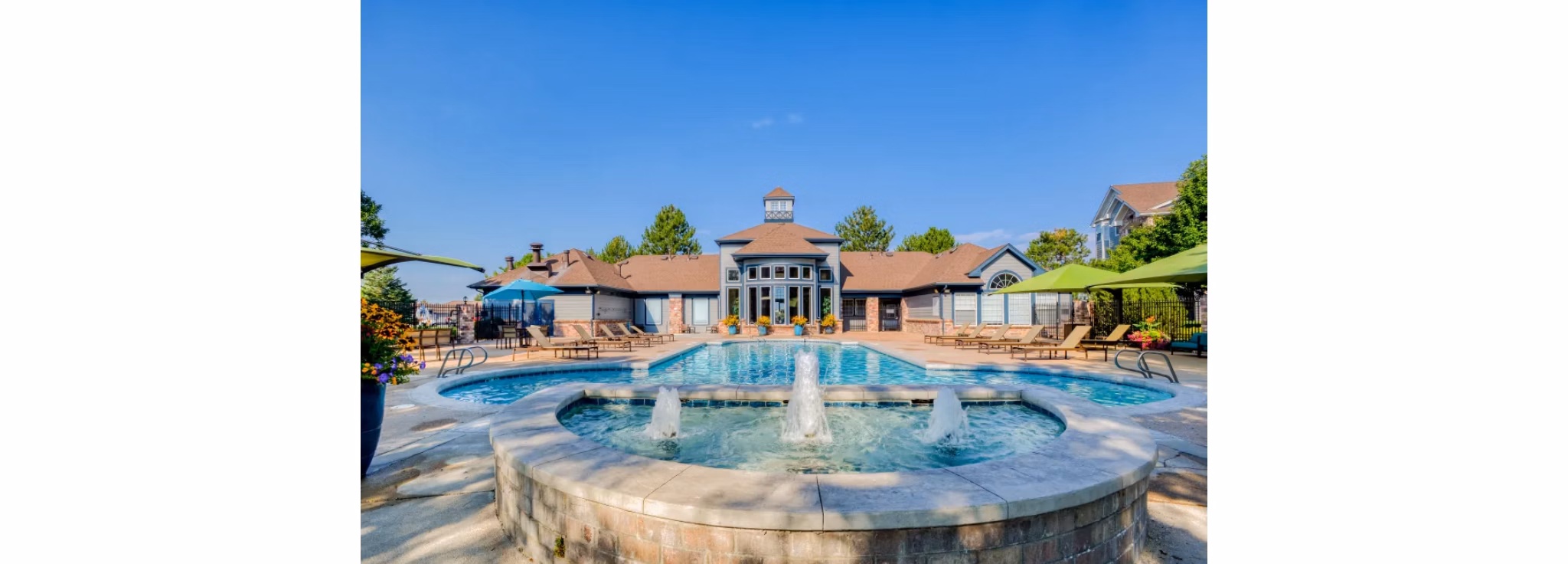 pool at Dove Valley Apartments 