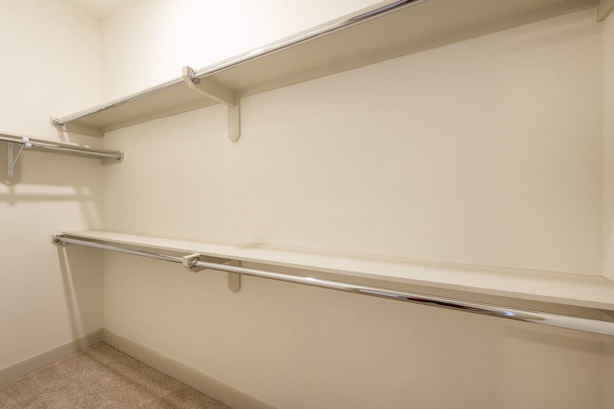 closet at The Briscoe River Oaks Apartments