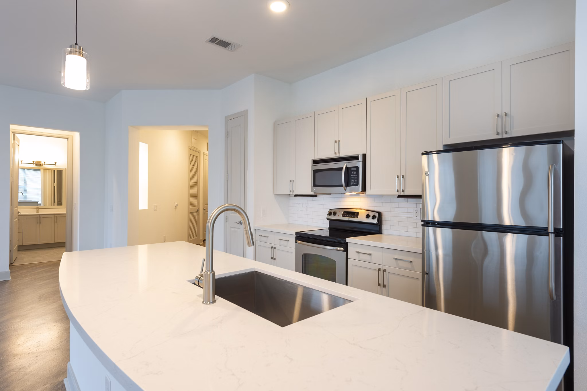kitchen at The Briscoe River Oaks Apartments