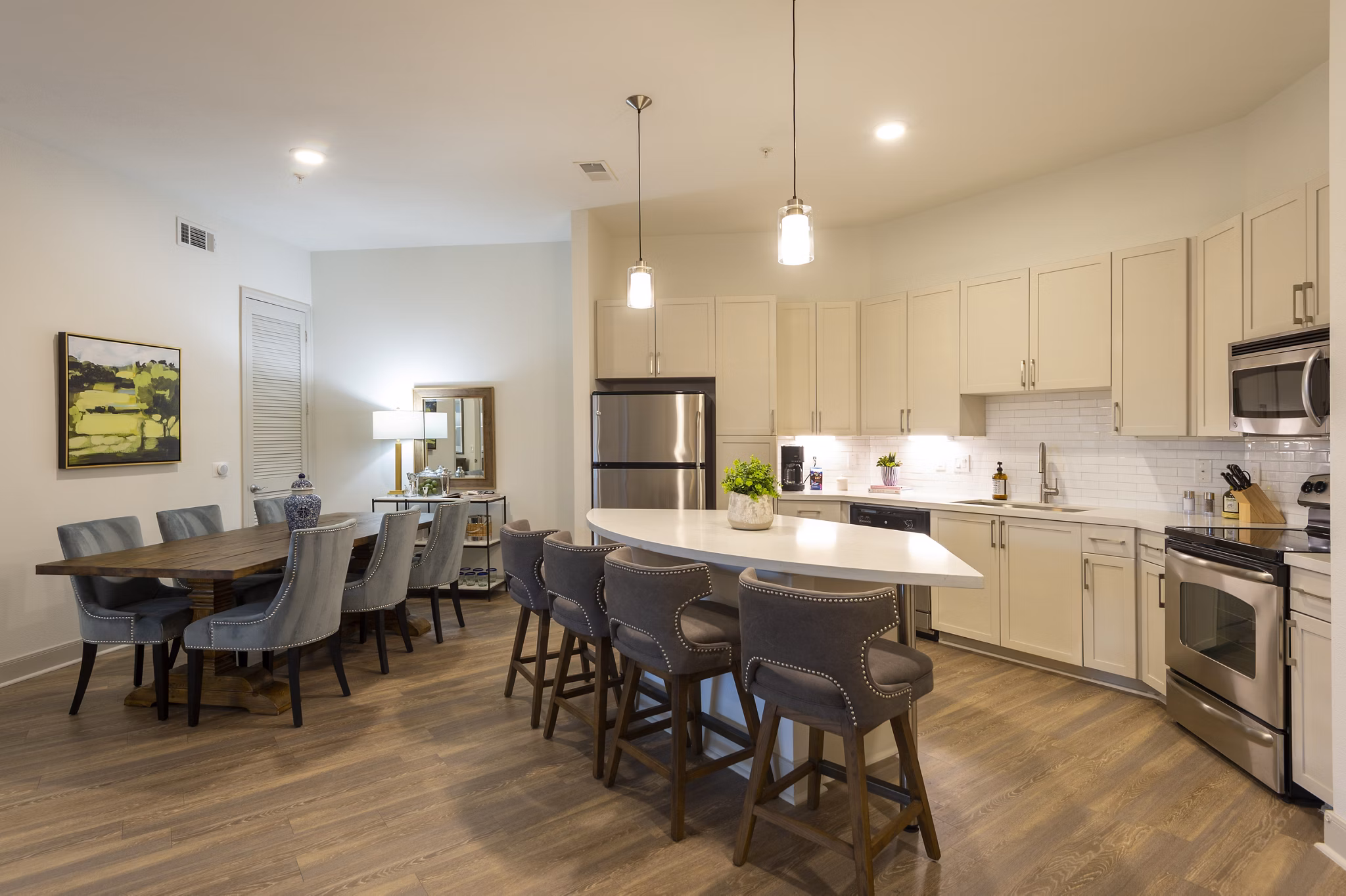 kitchen at The Briscoe River Oaks Apartments