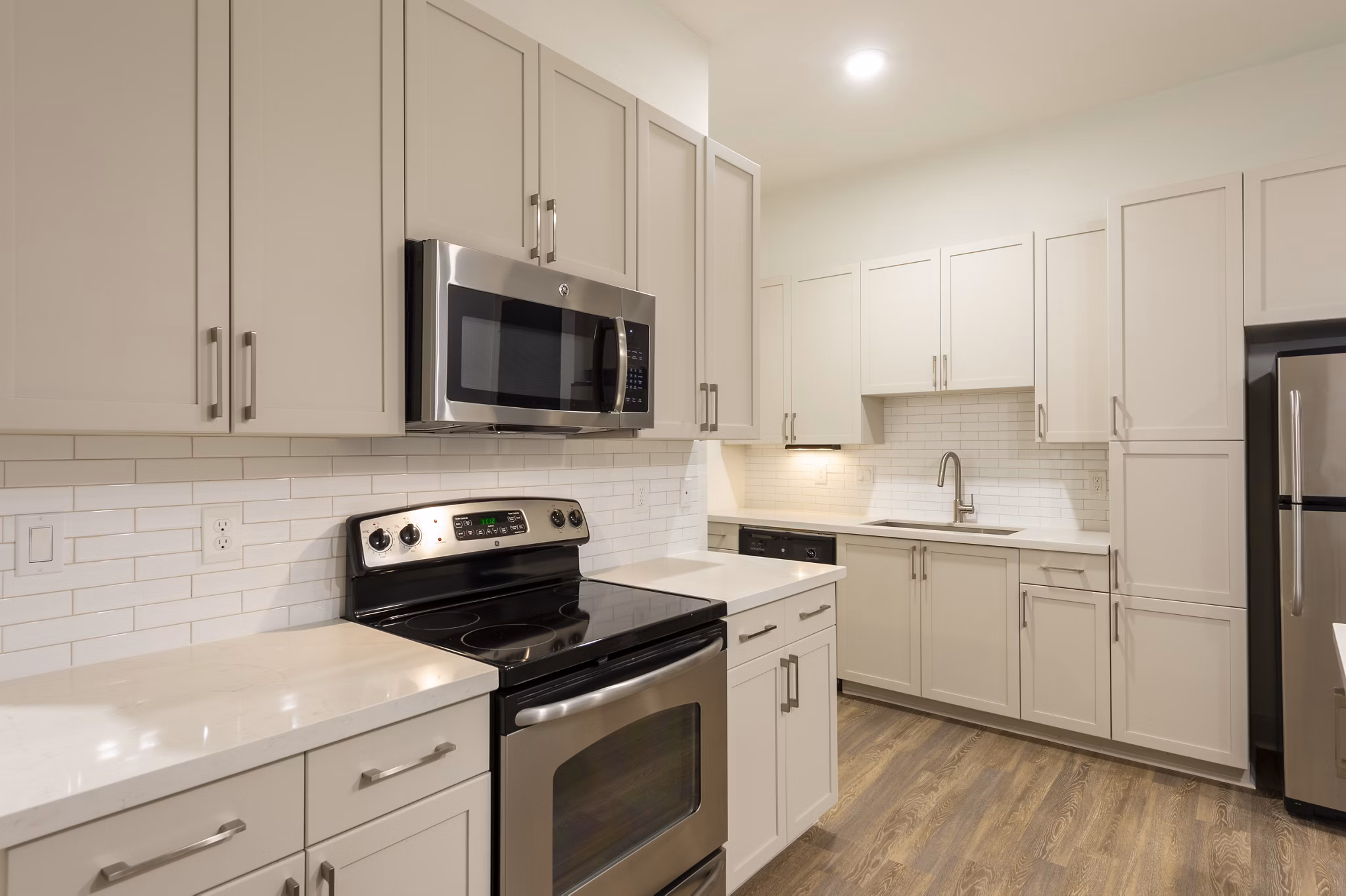 kitchen at The Briscoe River Oaks Apartments