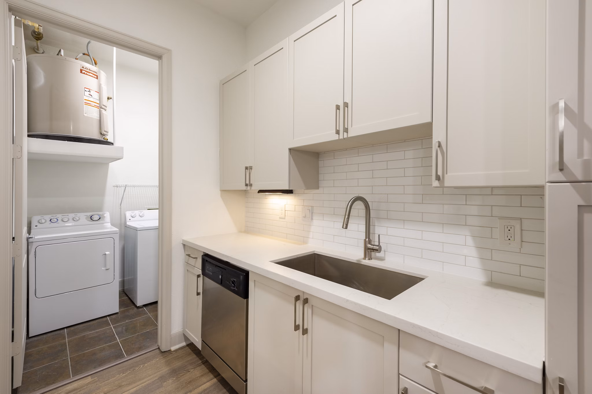 kitchen at The Briscoe River Oaks Apartments