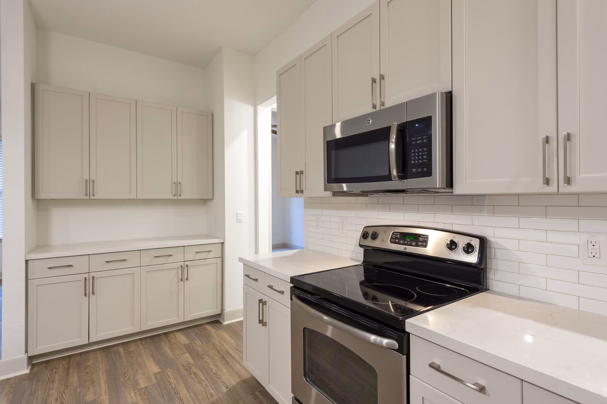 kitchen at The Briscoe River Oaks Apartments