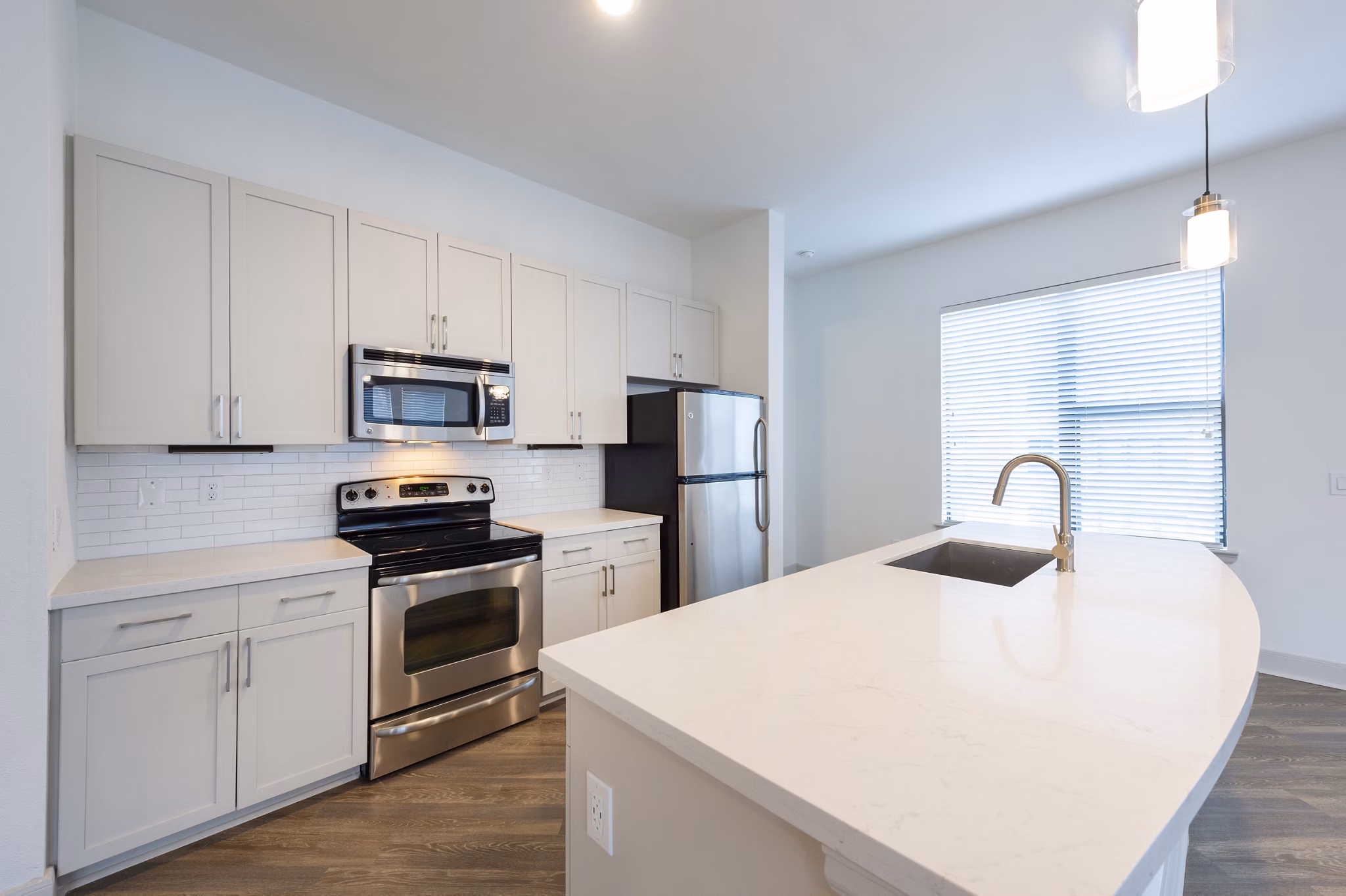 kitchen at The Briscoe River Oaks Apartments