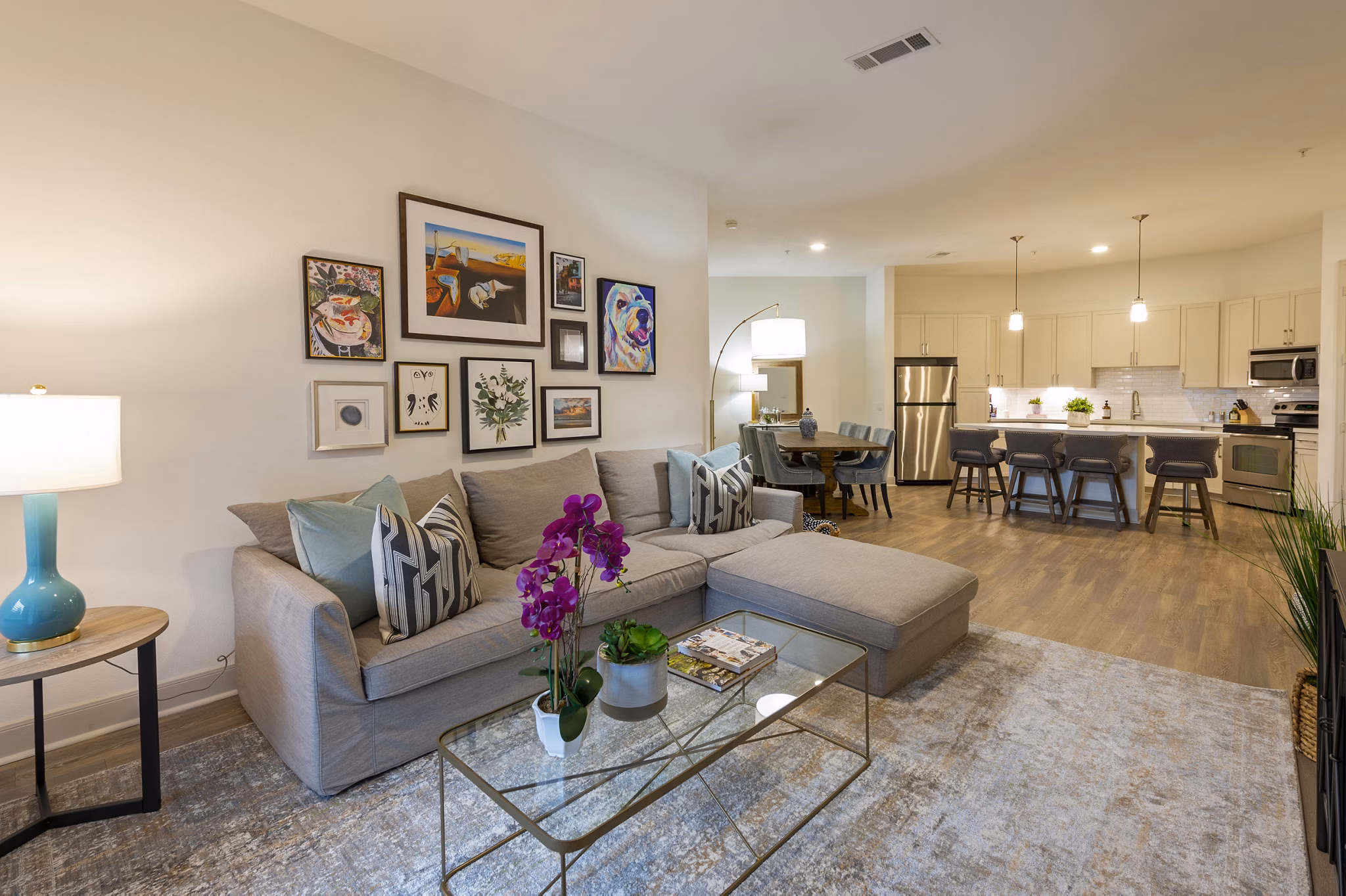 living room at The Briscoe River Oaks Apartments