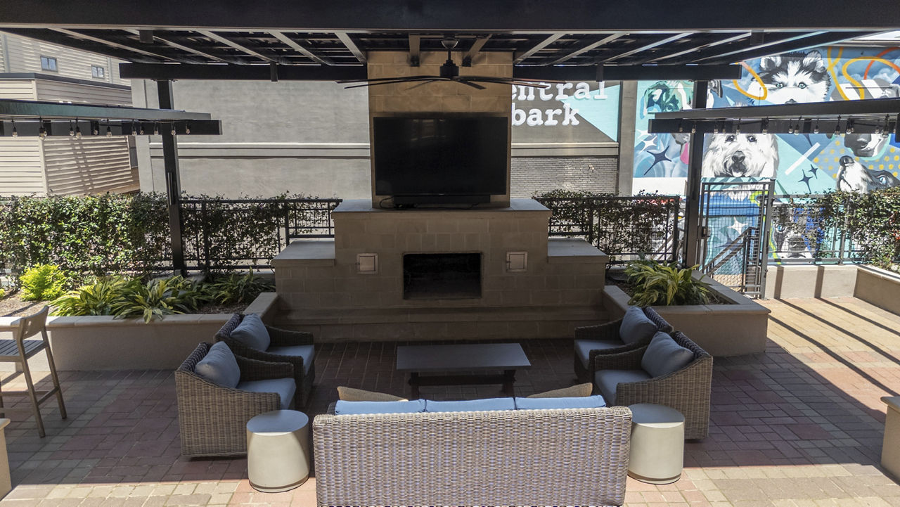 Lounge at The Briscoe River Oaks