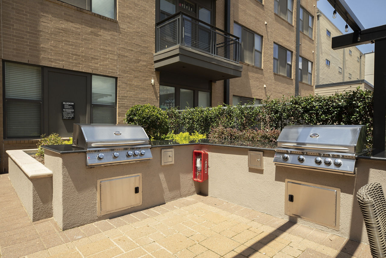 Grill area at The Briscoe River Oaks (2 of 4)