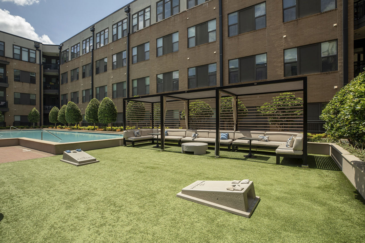 Grill area at The Briscoe River Oaks (3 of 4)