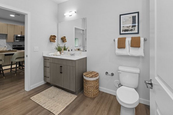 bathroom at Perimeter Pointe Apartments 