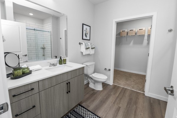 bathroom at Perimeter Pointe Apartments 