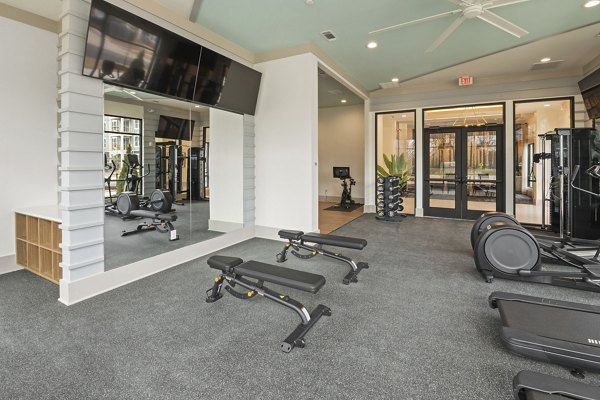 fitness center at Perimeter Pointe Apartments 