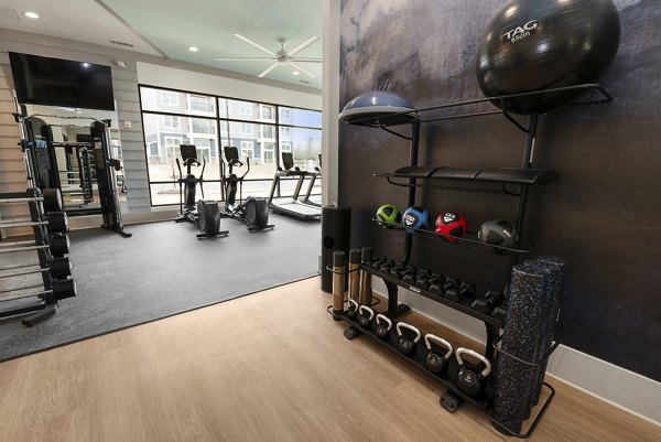 fitness center at Perimeter Pointe Apartments 