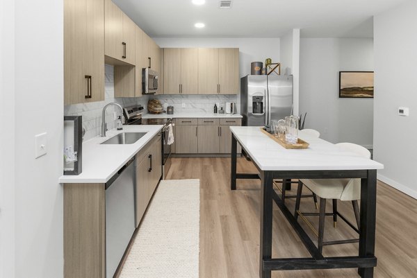 kitchen at Perimeter Pointe Apartments 