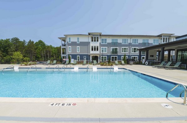 pool at Perimeter Pointe Apartments