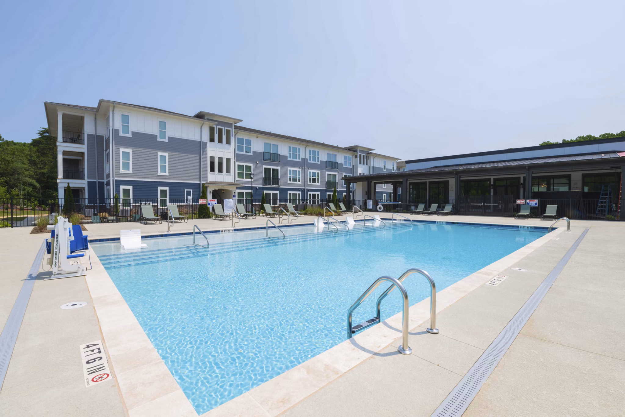 pool at Perimeter Pointe Apartments