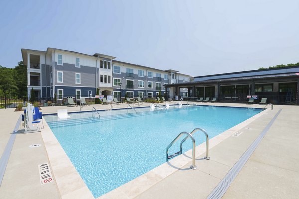 pool at Perimeter Pointe Apartments