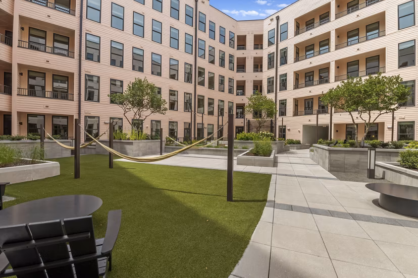 patio at Cullman House Apartments
