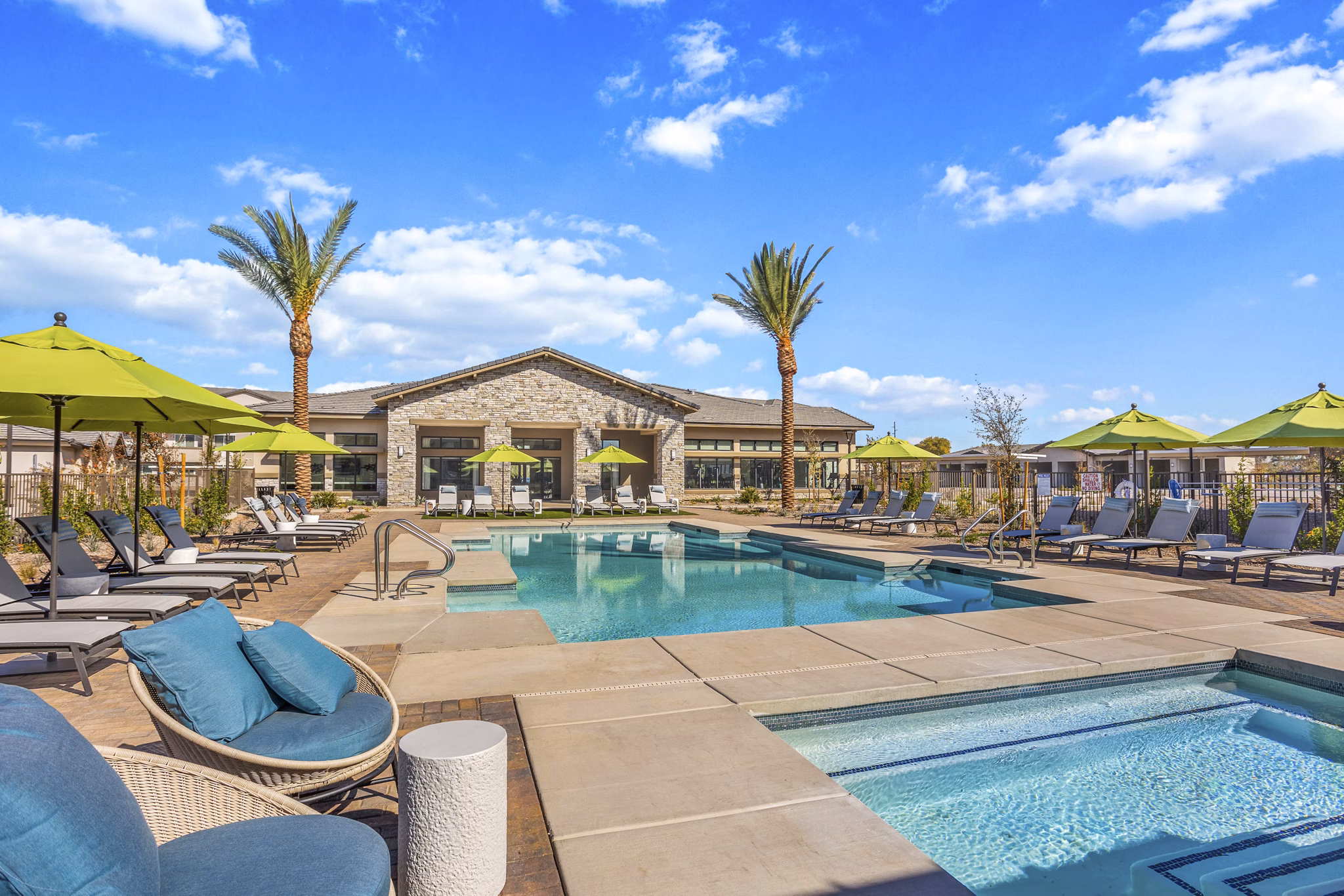 pool and jacuzzi at Prose Ascend Apartments