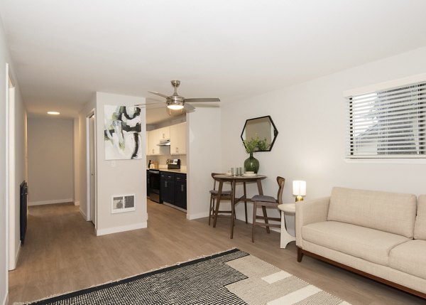 living room at Aspenridge Apartments