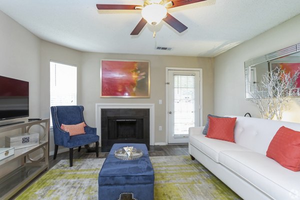 living room at Amberwood at Lochmere Apartments 