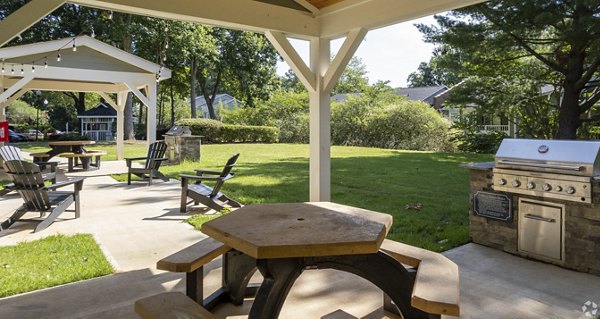 grill area at Amberwood at Lochmere Apartment 