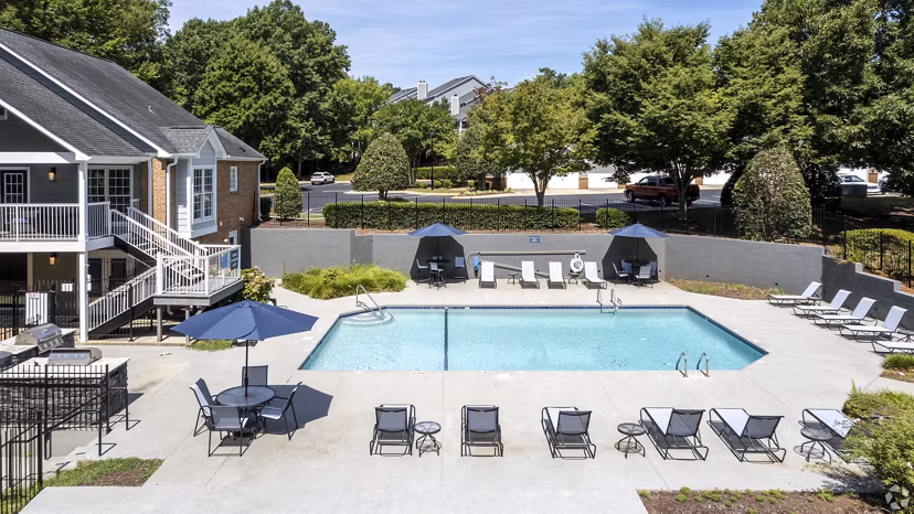 pool at Amberwood at Lochmere Apartment 