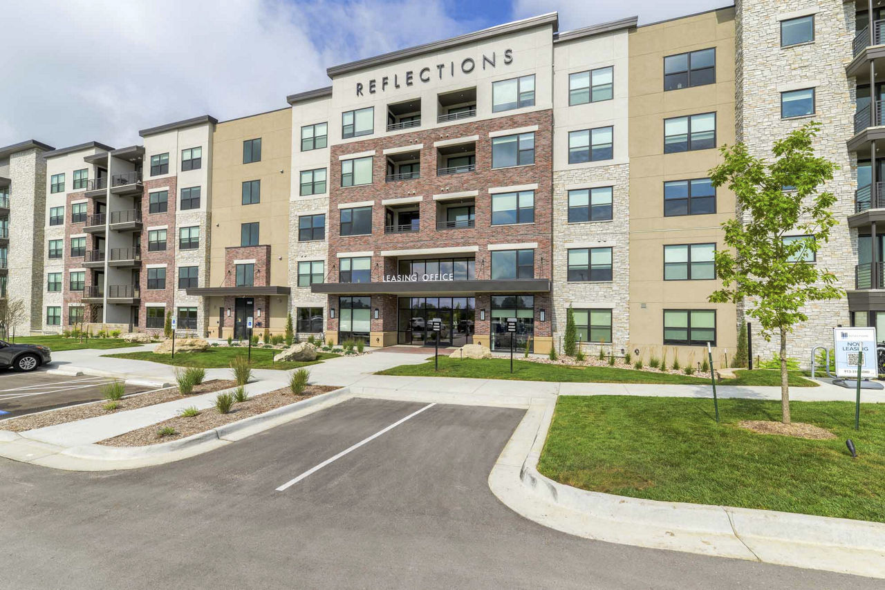 Reflections Apartments Lenexa Ks 3 of 12