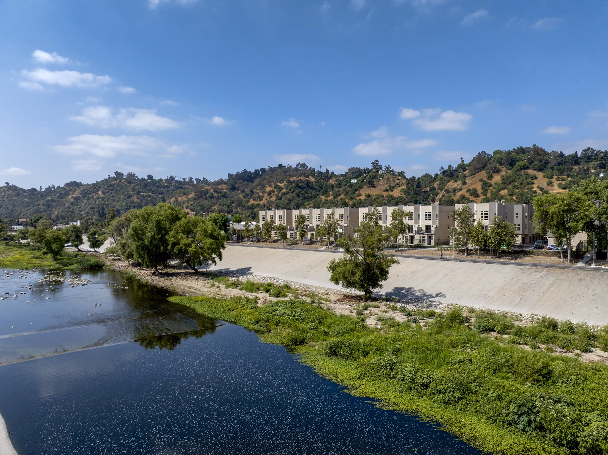 Building/Exterior at Lilian Apartments