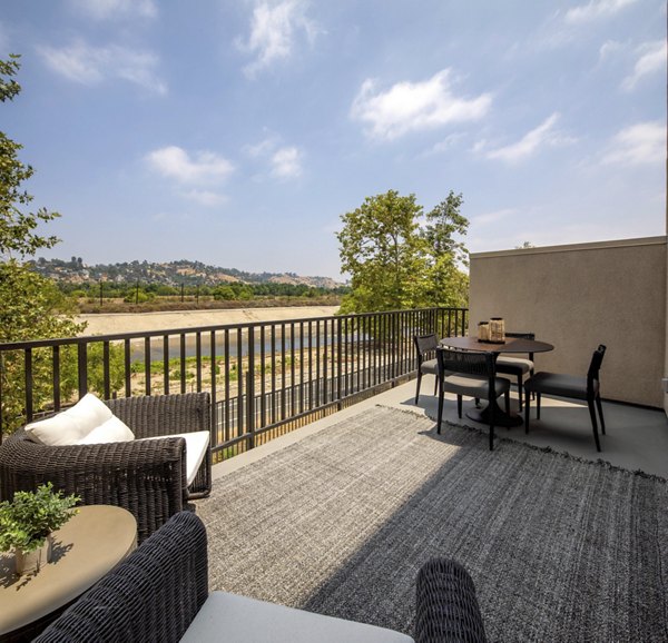 patio at Lilian Apartments 
