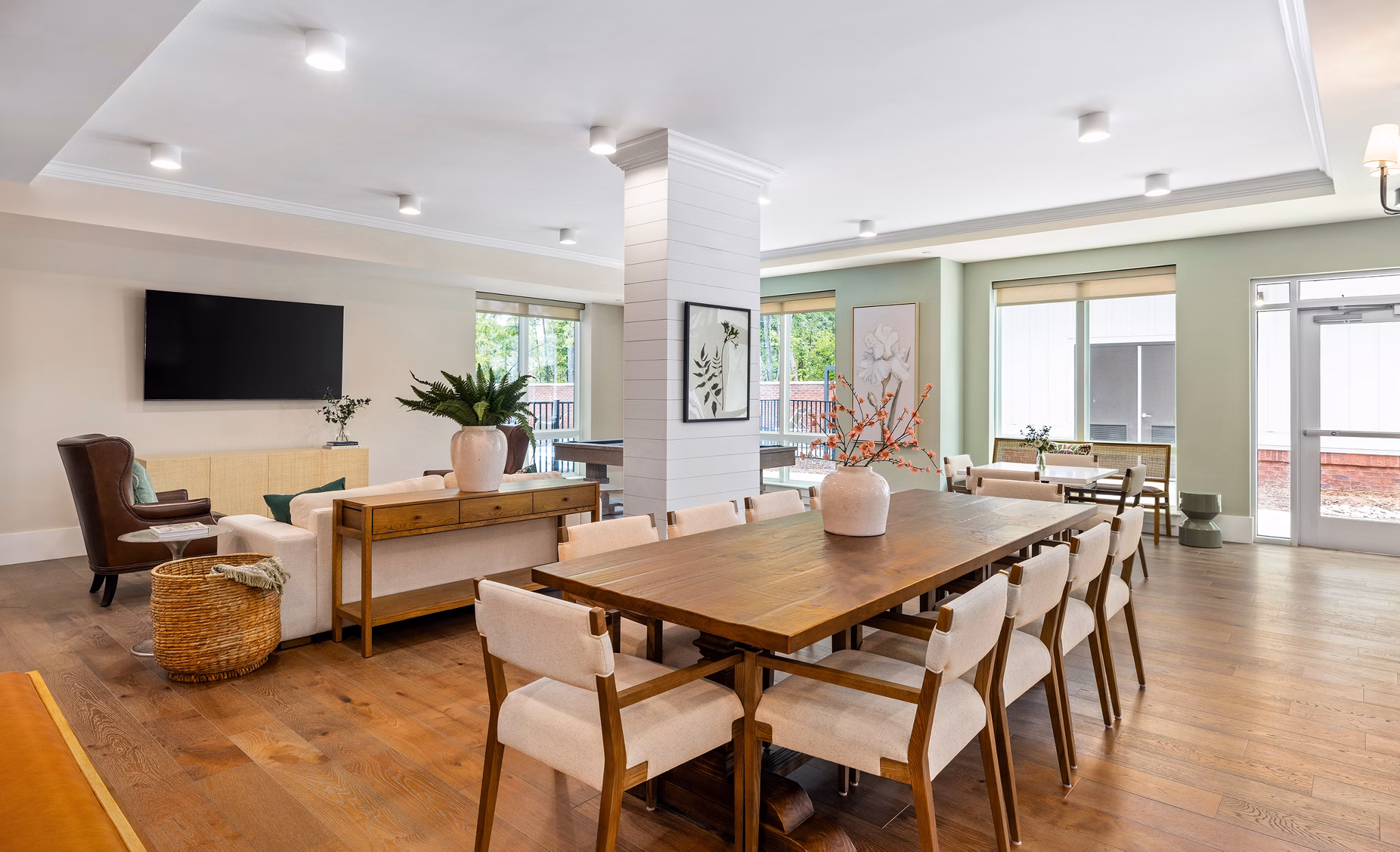 clubhouse at Album Matthews Apartments 