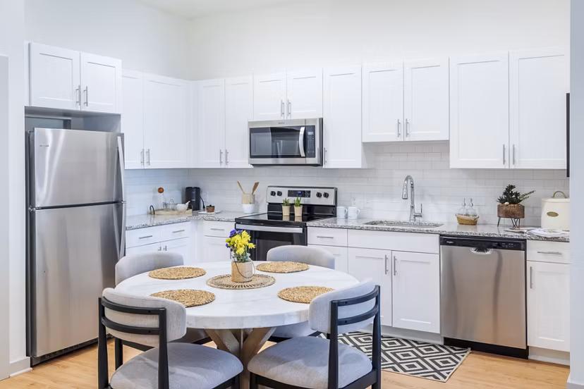 dining room at Arden at Huntersville Apartments